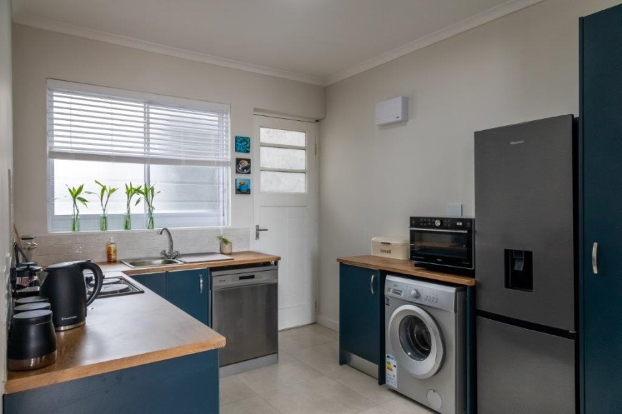 To Let 2 Bedroom Property for Rent in Muizenberg Western Cape